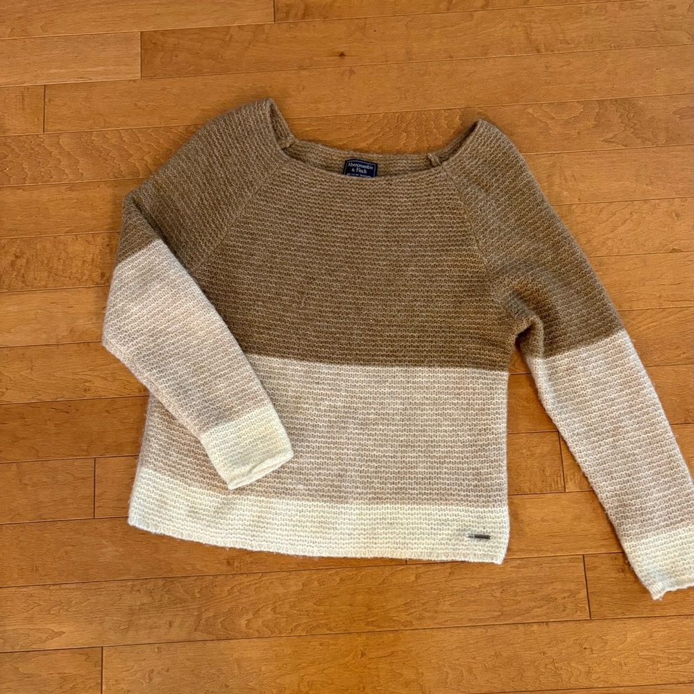 Abercrombie & Fitch Tan and Cream Crew Neck Sweater